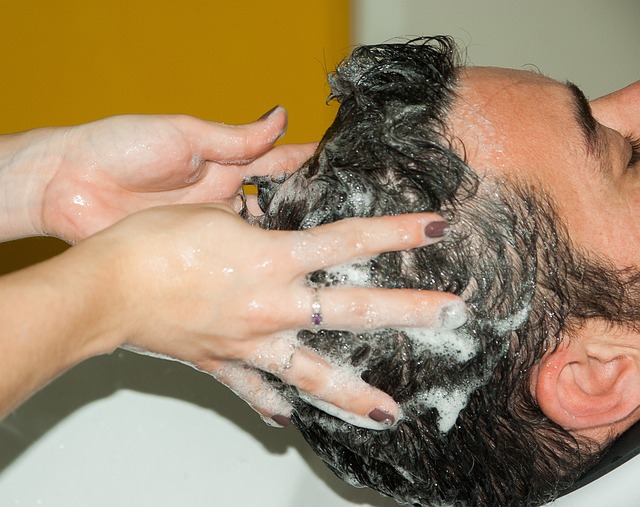 Guide: Sådan undgår du gulligt hår med silver shampoo