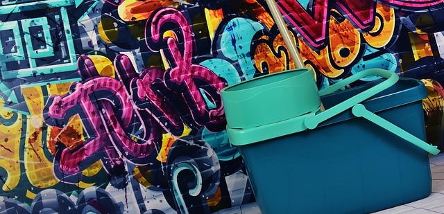 Kunsten at rense graffiti: Sådan fjerner du graffiti og holder den væk med de rigtige materialer og teknik